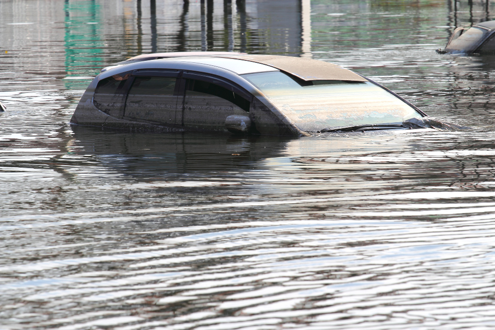 Los daños por inundaciones en el vehículo pueden reclamarse, en algunas ocasiones, a tu aseguradora