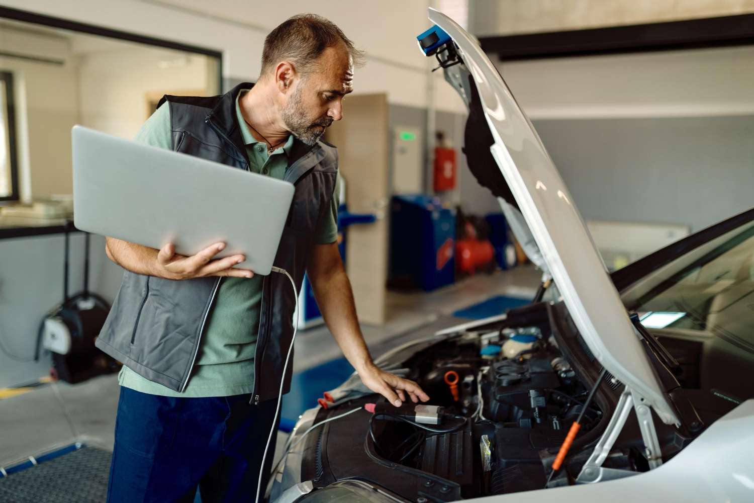 Los coches eléctricos necesitan un peritaje y mantenimiento especializado